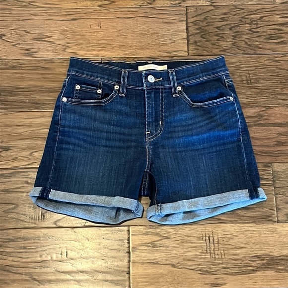 Levi’s Mid Length 4” Inseam Shorts Size 26 - Picture 1 of 16